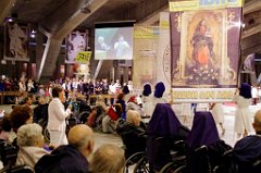 AOBR 2015 08 12 AU 16 LOURDES 5 PROCESSION DANS LA BASILIQUE SOUTERRAINE (3)